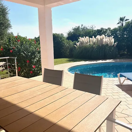 Quite With Private Pool In 别墅