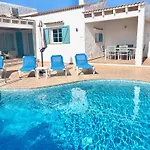 Βίλα Quite With Private Pool In Binibeca